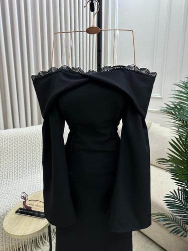 فستان ناعم اوف شولدر بأكمام طويلة لون أسود