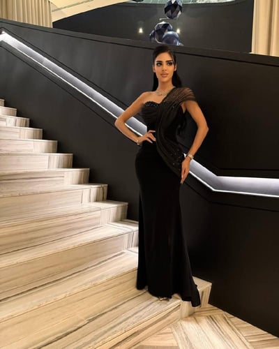 فستان اسود انيق