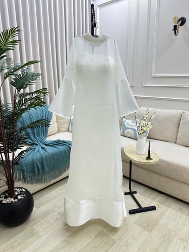 فستان اللؤلؤ الملكي