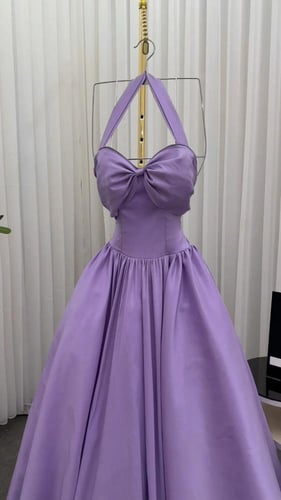 فستان موف هالتر منفوش بتفصيل ربطة صدر