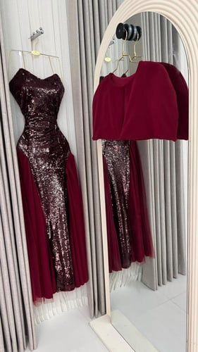 فستان عودي سهرة بفتحة صدر راقية