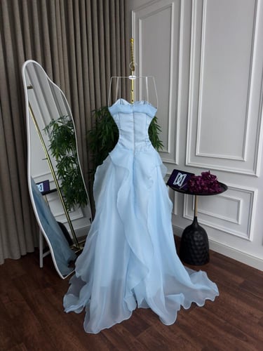 فستان سهرة كلوش منفوش بكشكش