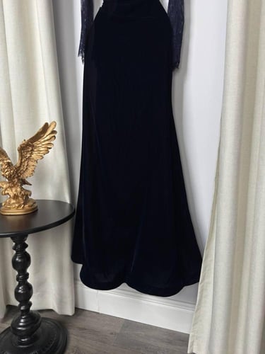 فستان سهرة دانتيل مخمل