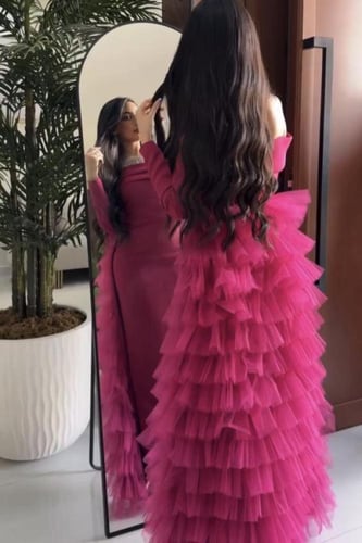 فستان سهره أوف شولدر بذيل طبقات لون فوشي