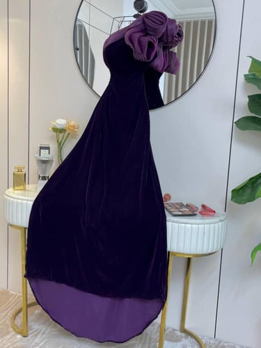 فستان سهرة بكتف مكشوف