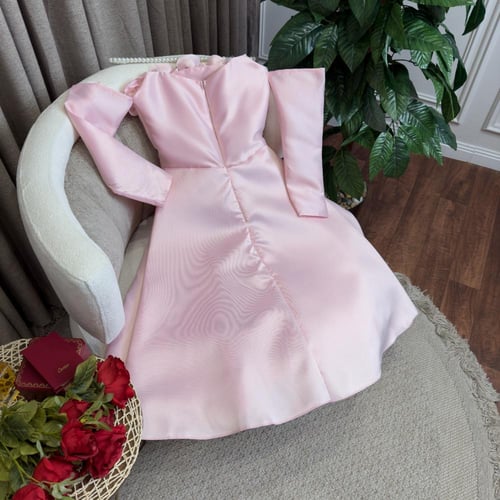 فستان وردي مورد