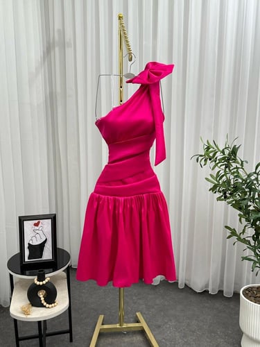 فستان ناعم بكتف مكشوف بعدة الوان