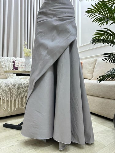 فستان سهرة توب بكسرات جوانب لون رمادي