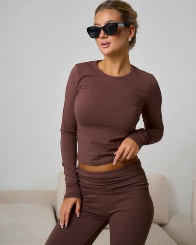 طقم نسائي كاجوال مكون من تي شيرت وبنطلون بأكمام طو...