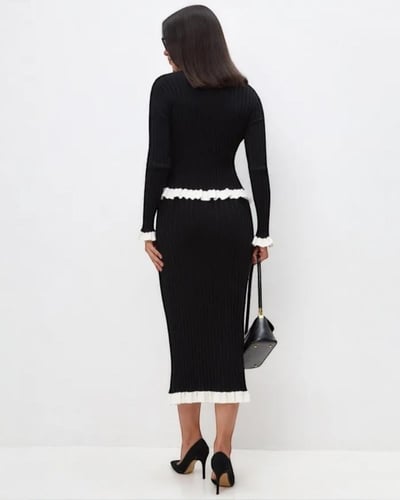 طقم أسود أنيق توب بأزرار مع تنورة ميدي بأطراف مكشك...