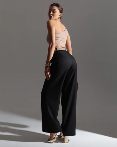 بنطال نسائي واسع عالي الخصر بلون اسود كلاسيكي