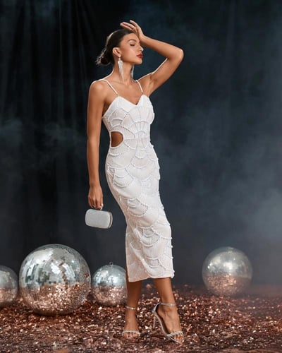 فستان سهرة راقي بتطريز لؤلؤي بظهر مكشوف