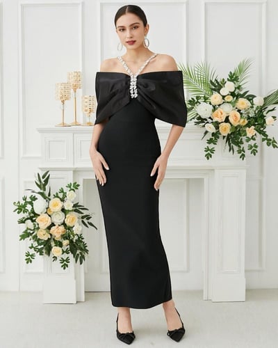 فستان سهرة مكشوف الكتف مزين بأحجار الراين