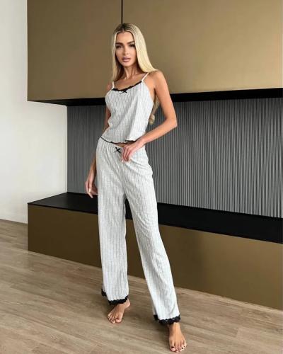 طقم بجامة بنطال وقميص بحواف من الدانتيل