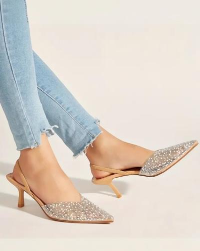 حذاء نسائي مرصع بأحجار الراين والخرز