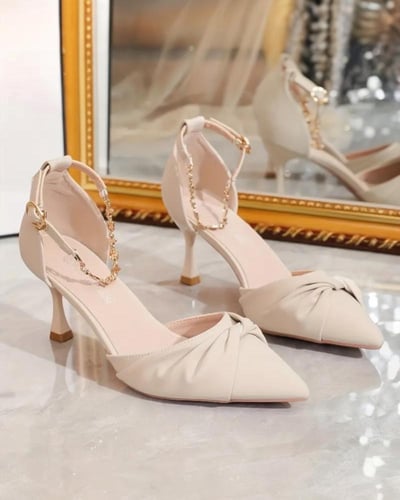 حذاء نسائي بكعب هرمي مدبب مع حزام للكاحل