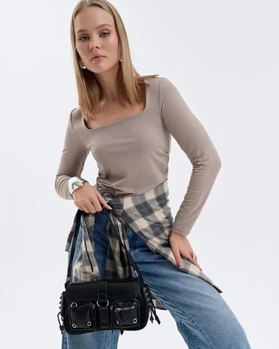 حقيبة نسائية بجيوب أمامية صغيرة بأزرار وسحاب معدني