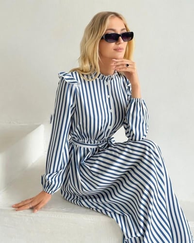 فستان ماكسي مخطط بأزرار مع حزام للخصر – أزرق وأبيض