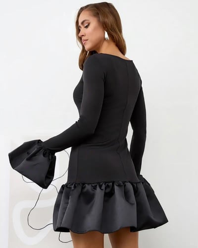 فستان نسائي قصير بأكمام طويلة وحاشية مكشكشة