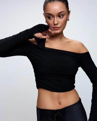بلوزة أوف شولدر مكشكش بأكمام طويلة - أسود