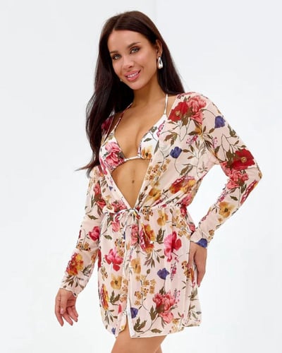 طقم بيكيني بثلاث قطع بطبعة زهور أنثوية وكيمونو شفا...