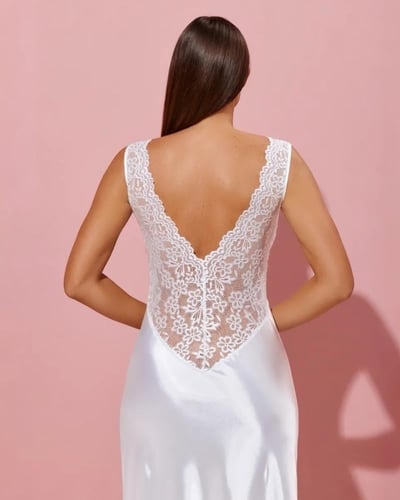 فستان نوم ساتان طويل بتفاصيل دانتيل فاخرة – أبيض ل...