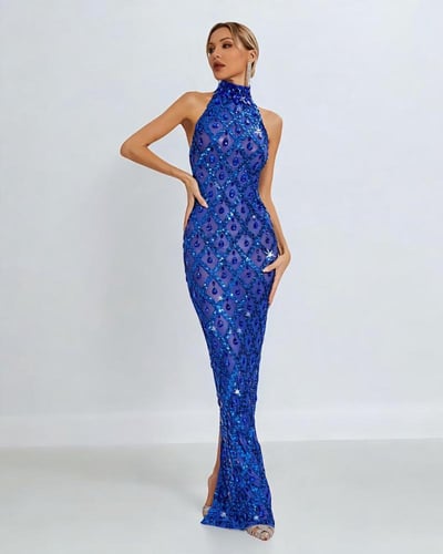 فستان سهرة قاخر طويل مزين بالكريستال وأحجار الراين...