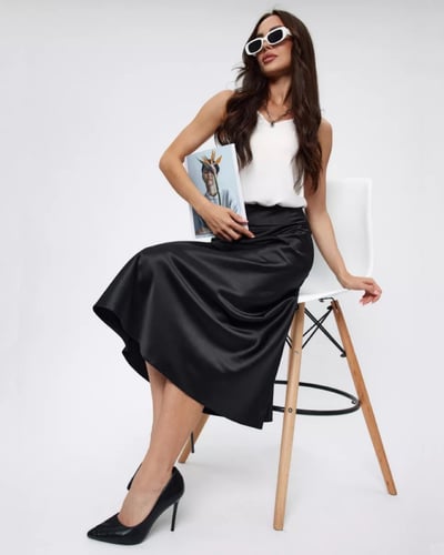 تنورة ساتان متوسط الطول - أسود