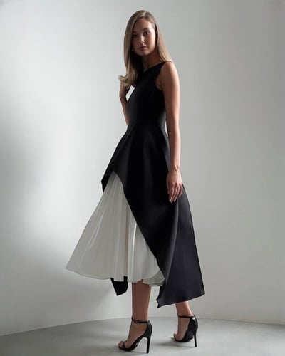 فستان سهرة بتصميم أنيق برقبة دائرية