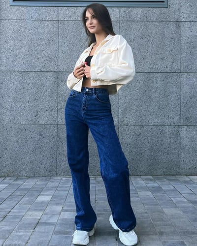 سترة نسائية بجيوب وأزرار أمامية