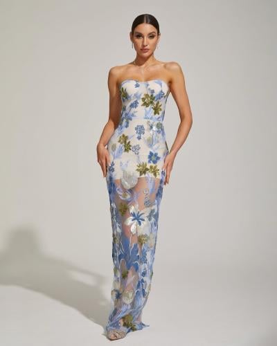 فستان سهرة مطرز بالورود تل طويل مكشوف الكتف