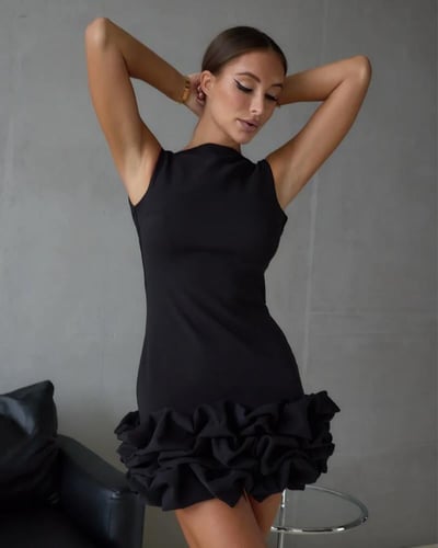 فستان نسائي قصير بدون أكمام وظهر مكشوف