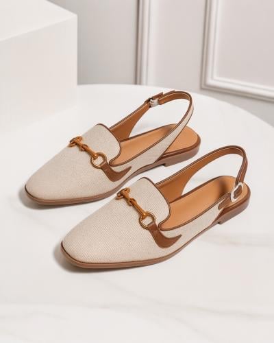 صندل نسائي مسطح مزينة بإبزيم معدني