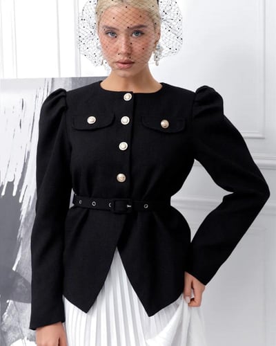 طقم نسائي بلوزة بأزرار أمامية معدنية وتنورة طويلة...