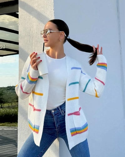 سترة نسائية بنمط مخطط بأكتاف منسدلة