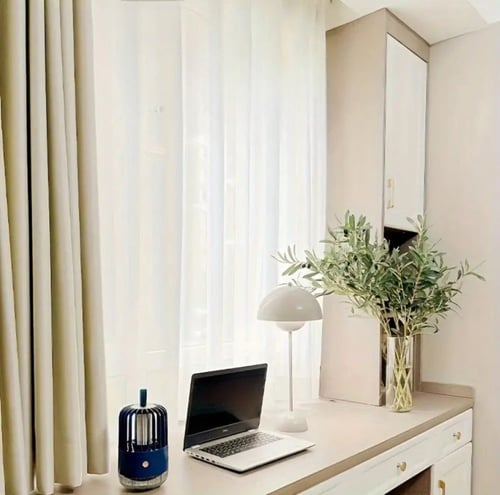 مصباح طاولة عصري للمنزل والمكتب قابل للشحن