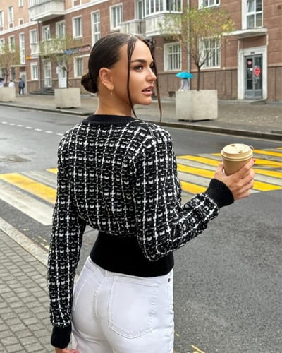 سترة كارديجان بنمط مربعات وأزرار أمامية