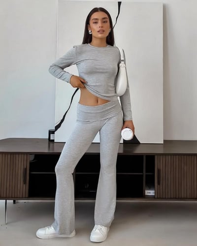 طقم رياضي نسائي بلون رمادي أنيق من قطعتين بأكمام ط...