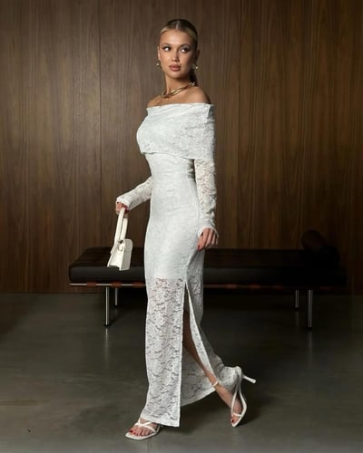 فستان دانتيل طويل منقوش بكتف مكشوف