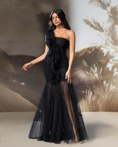 فستان سهرة أسود طويل بكتف واحد وتصميم طبقات شيفون