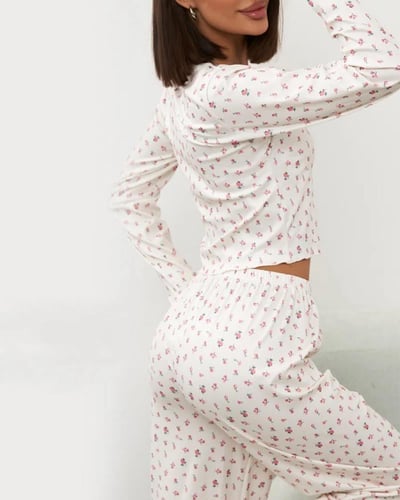 طقم بجامة بنطال وقميص بأكمام طويلة بطبعة زهور