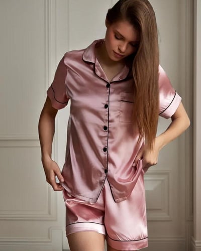 طقم بجامة مع خياطة على الحواف وتصميم ياقة مطوية -...