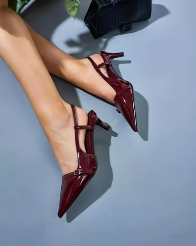 حذاء ستيليتو لامع بسير خلفي وكعب منخفض - أناقة يوم...