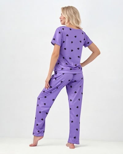 طقم بيجامة بنفسجي برسومات قلوب سوداء