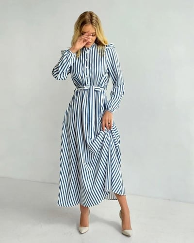 فستان ماكسي مخطط بأزرار مع حزام للخصر – أزرق وأبيض