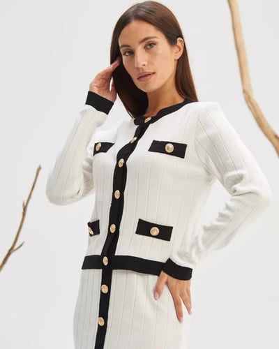 طقم قطعتين سترة وتنورة ميدي محبوكة أنيقة - أبيض