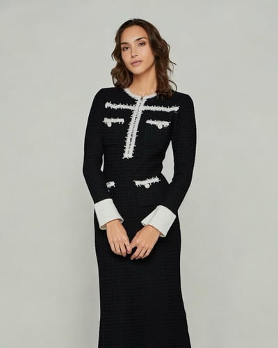 فستان أسود ميدي بتصميم رسمي وأزرار مزخرفة