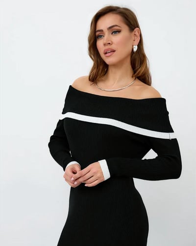 فستان ميدي محبوك بأكتاف مكشوفة وتفاصيل بيضاء