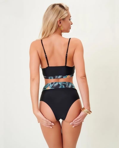 طقم سباحة نسائي بثلاث قطع مع كيمونو شفاف بطبعة زهو...