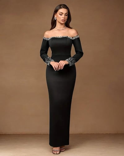 فستان سهرة أسود طويل بأكتاف مكشوفة وتطريز لؤلؤي فا...